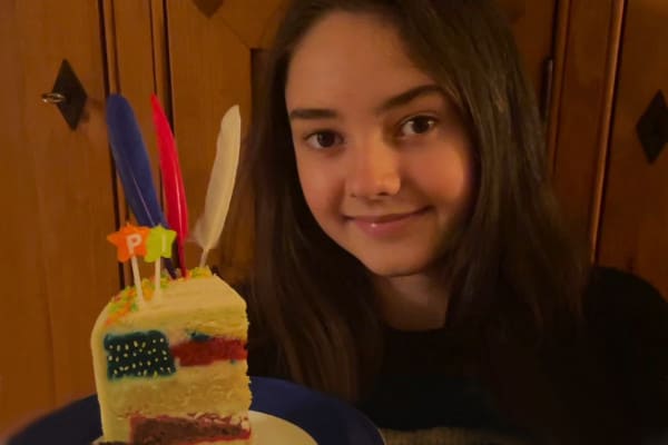 USA scholarship holder Maja with her winning cake